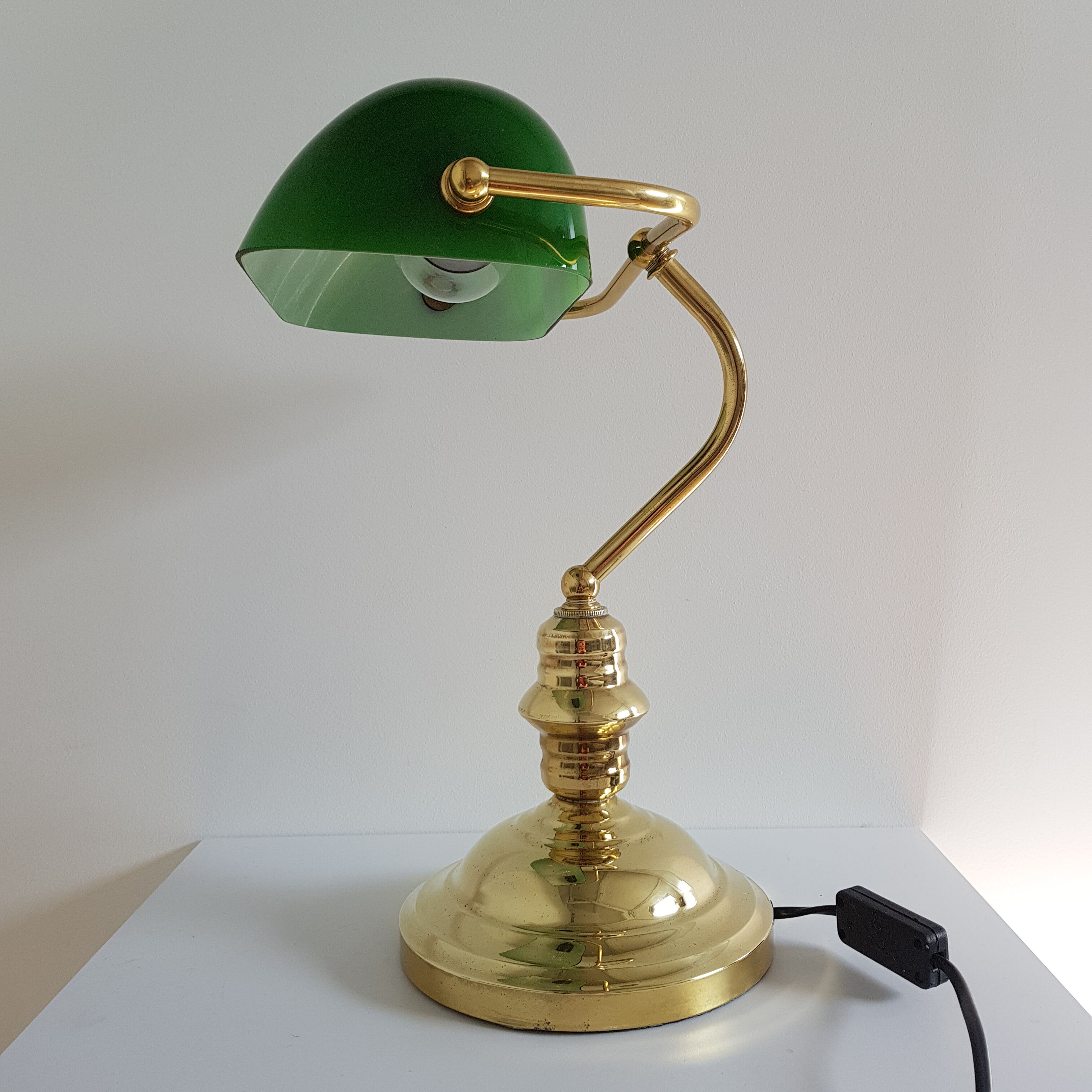 Green banker lamp