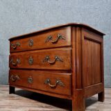 Commode cintrée époque Louis XIV en noyer circa 1720