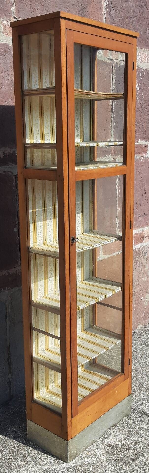 Display cabinet (Height 2.10m)