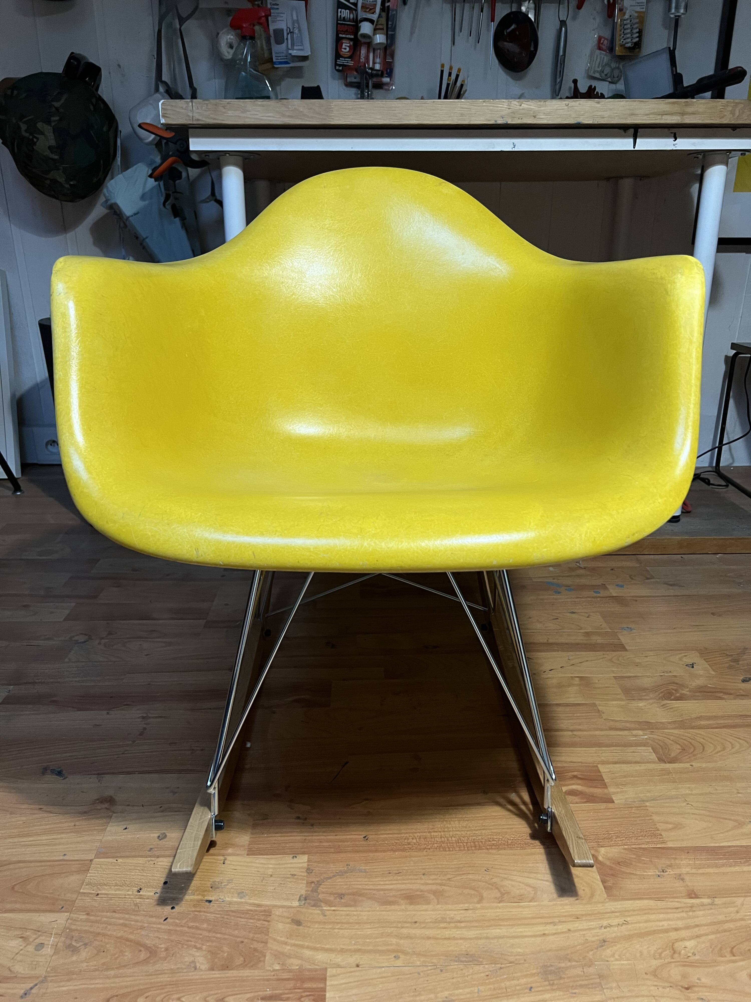 RAR EAMES HERMAN MILLER 1977 US FONT