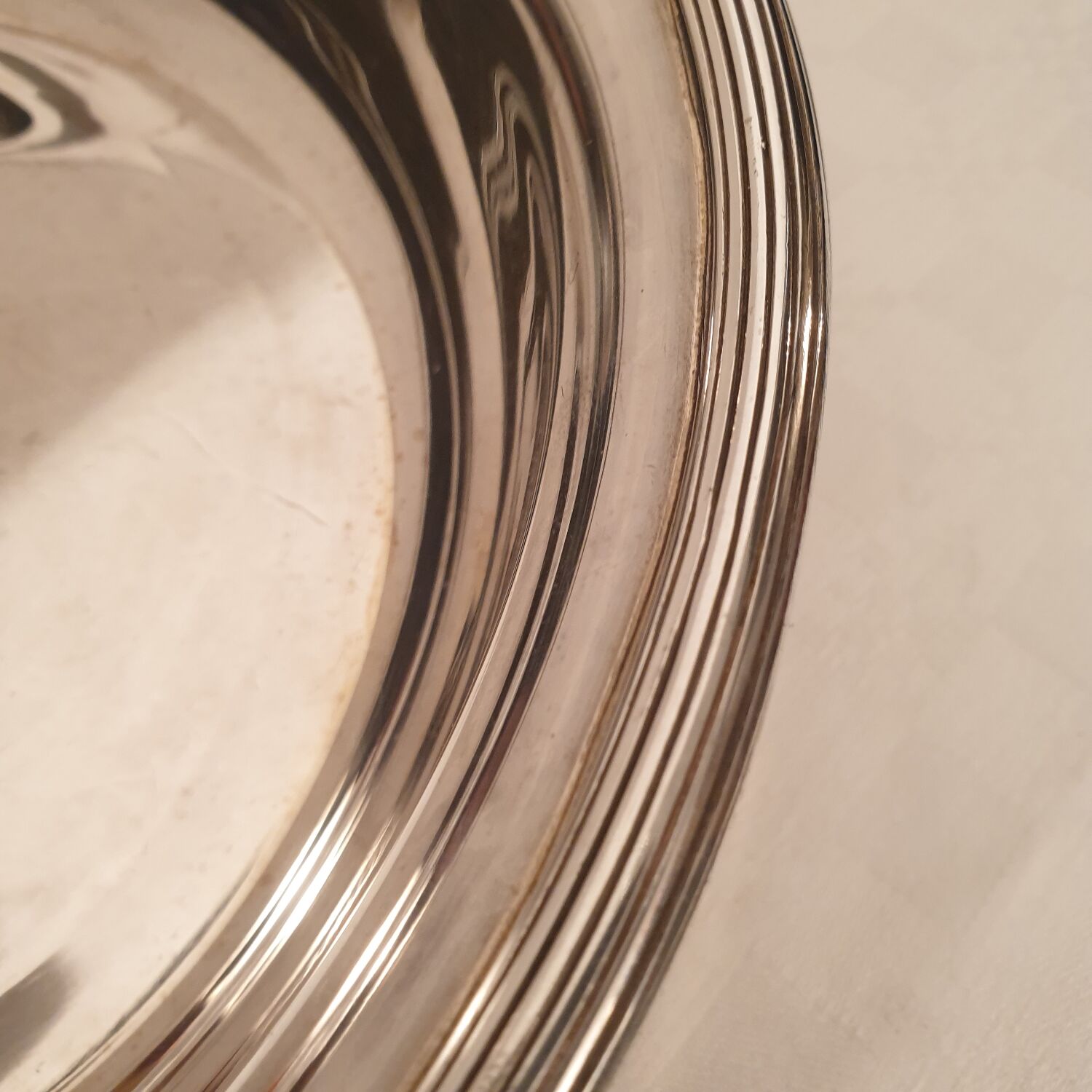 Salad bowl, ancient vegetable in silver metal