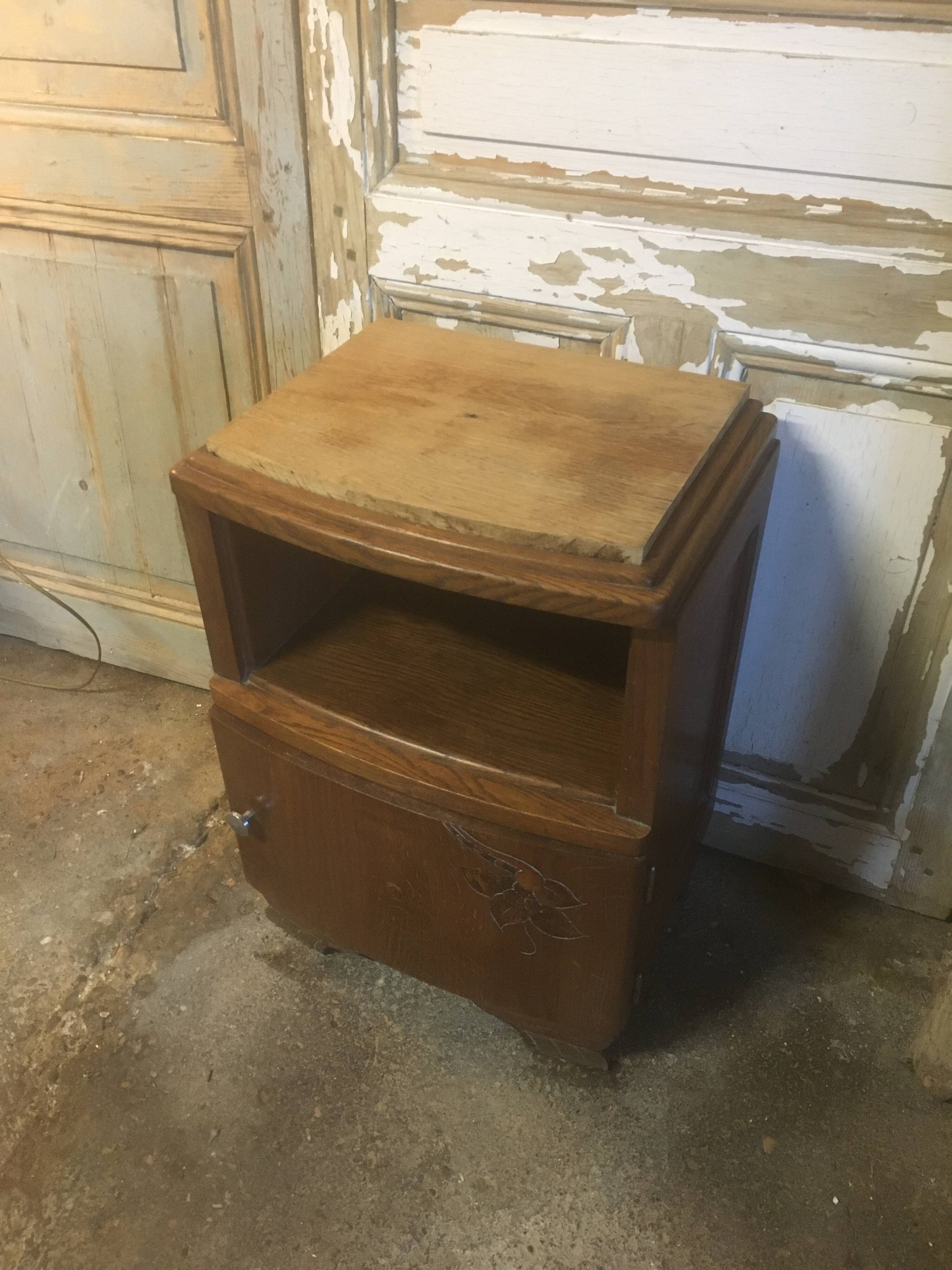 Oak bedside table from the 1930s/1940s.