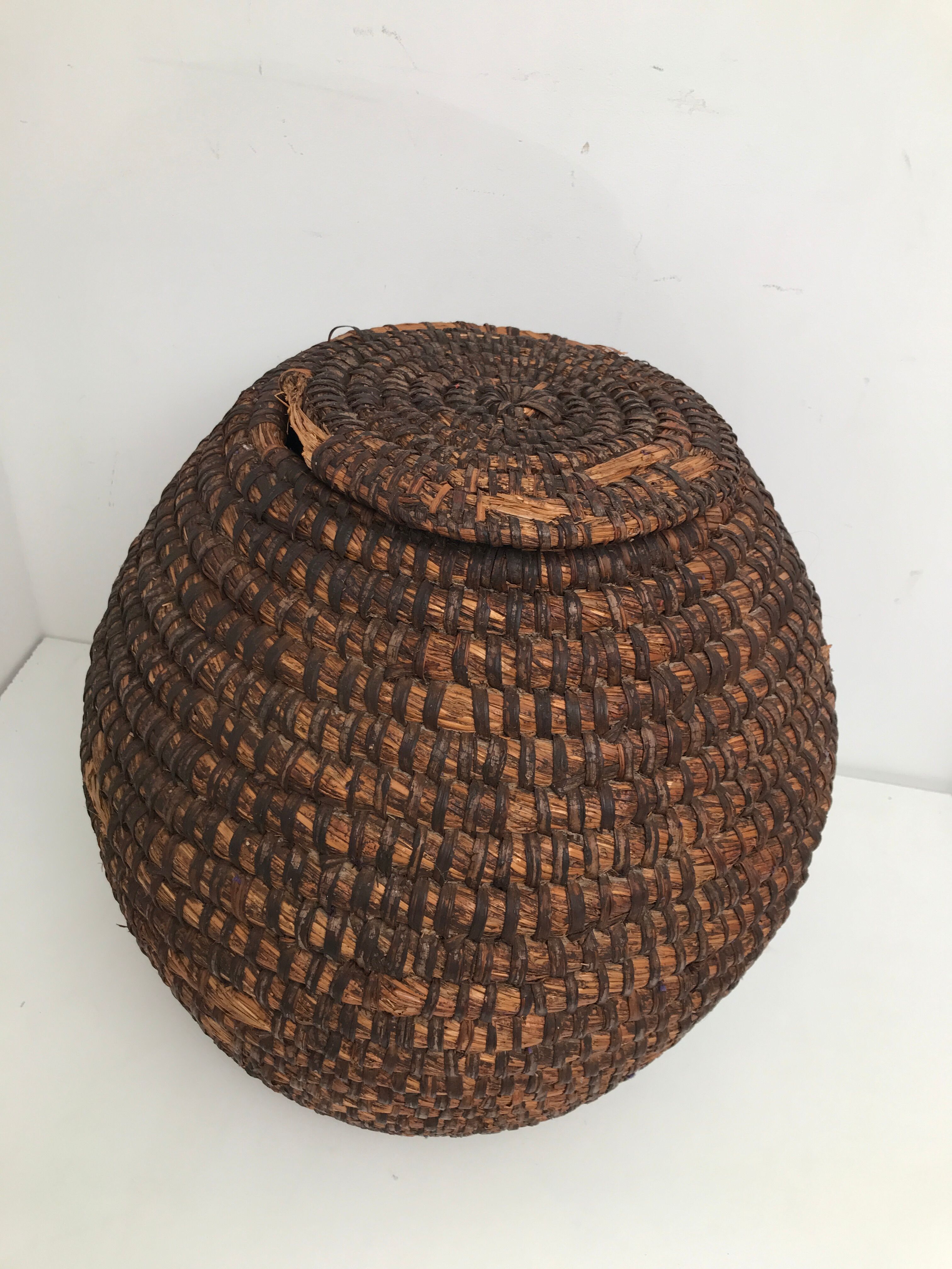 Round straw basket 50s-60s