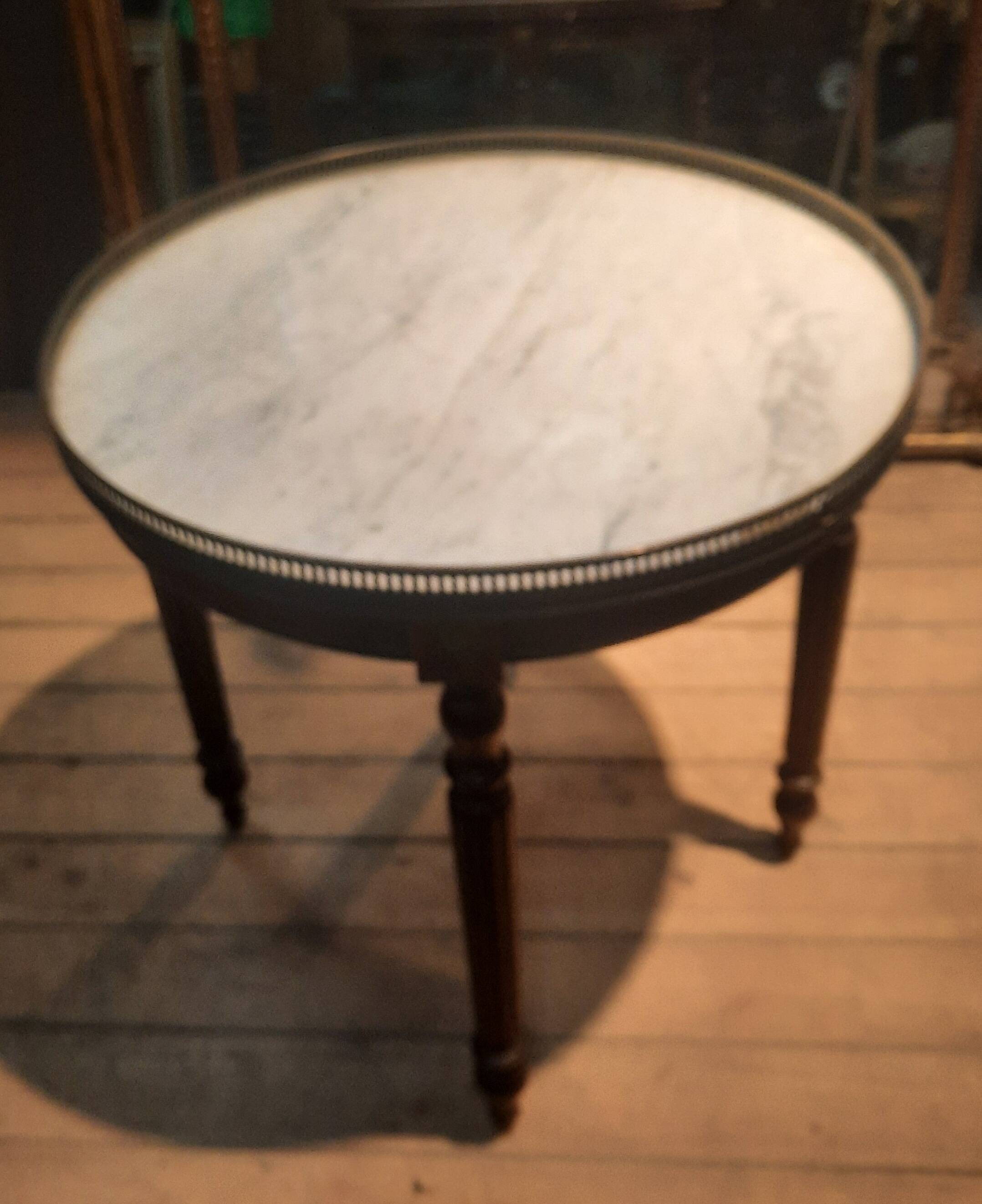 Coffee table with a marble top, known as "bouillotte".