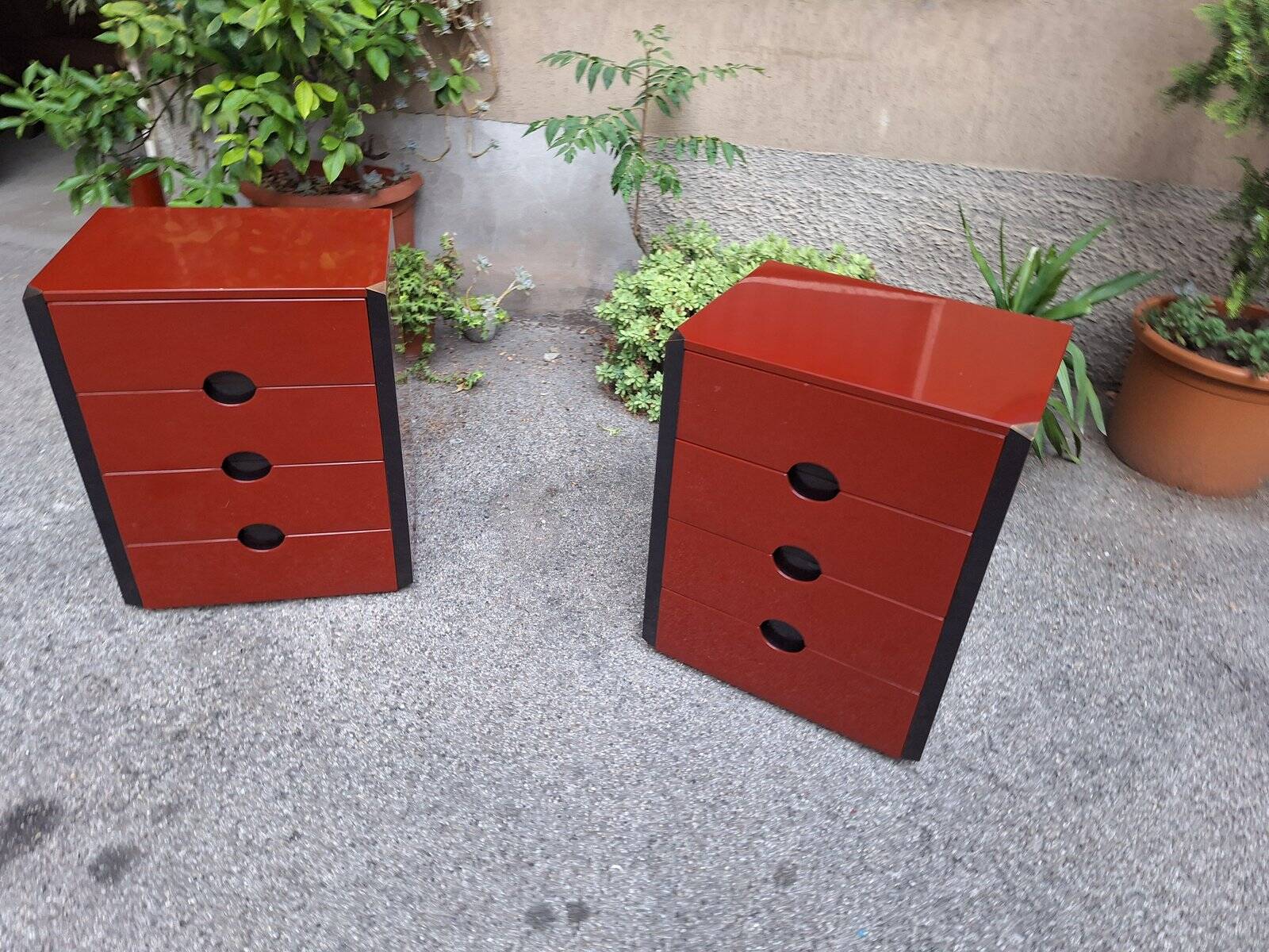Como Bedside Tables MB3 Model in Red Lacquer and Burnished Brass by Luigi Caccia Dominioni for Azucena, 1970s, Set of 2