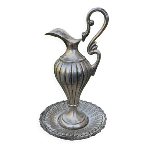 Aiguière vintage sur