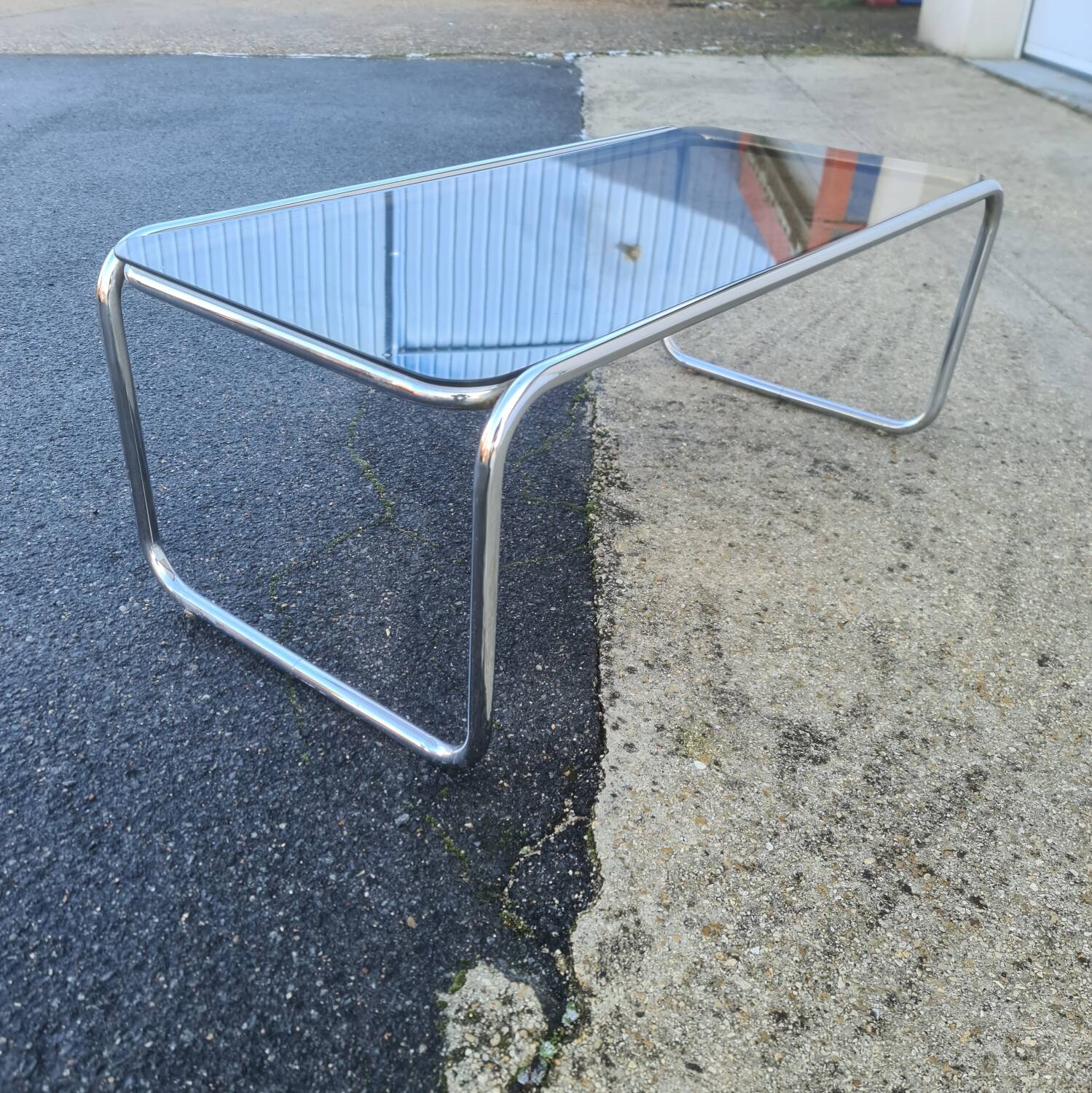 Bauhaus "laccio" style coffee table Marcel Breuer, glass and chrome tubular