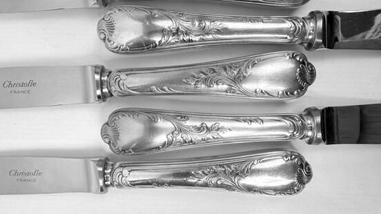 Twelve Christofle Marly table knives, silver-plated metal handles.