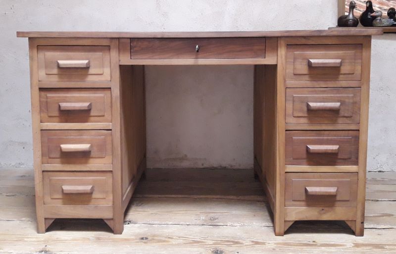 Minister's desk in walnut with drawers