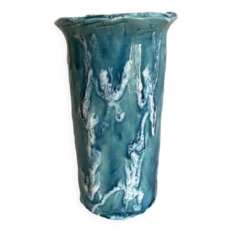 Vase en céramique émaillée bleue et blanche écume