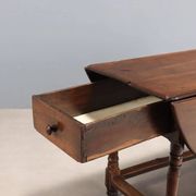 Table ancienne en noyer et peuplier, Italie, XVIIIe siècle