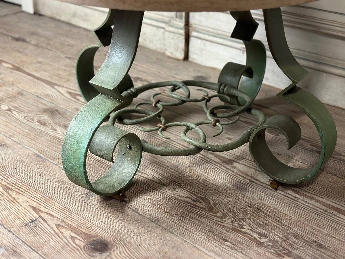 Table basse en fer forgé et marbre beige vers 1930