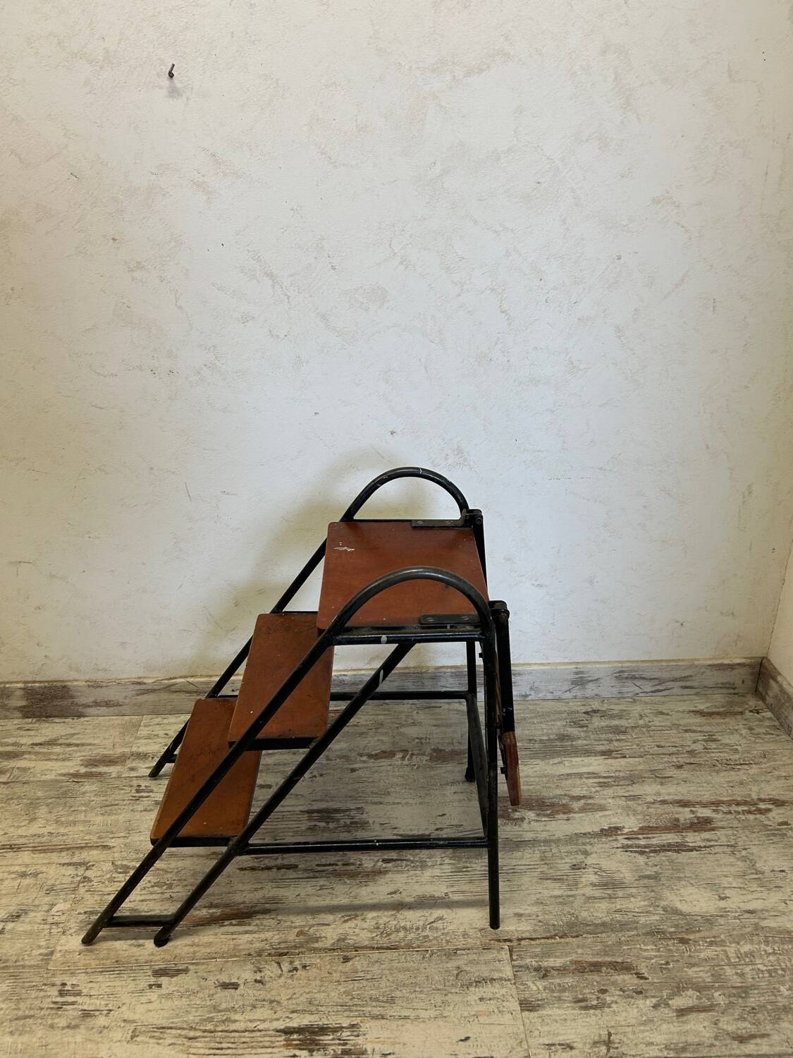 Escabeau, petit marche pied, atypique