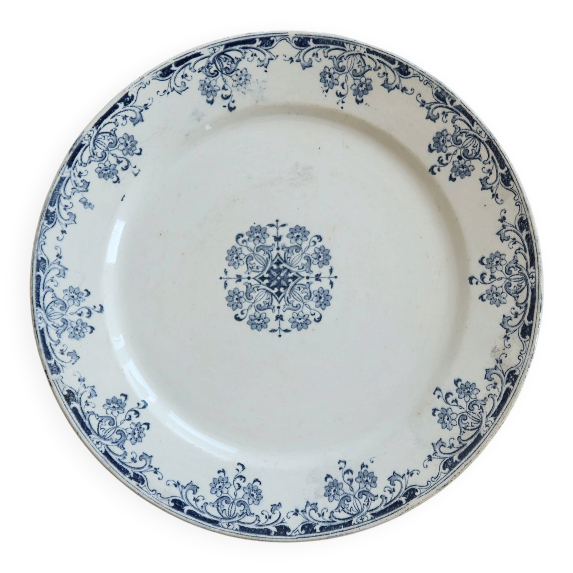 Antique flat plate, ironstone Sarreguemines U&C model Mignon.