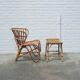 fauteuil et repose-pieds en rotin de l'usine de meubles Jonkers
