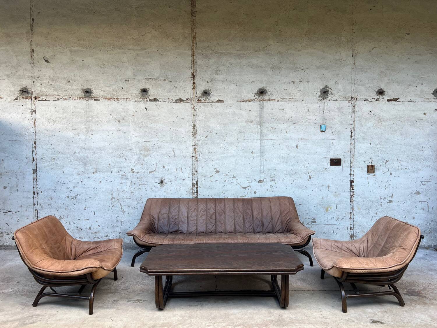 Sofa set with 2 armchairs and coffee table in banbou and leather 1970