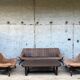 Ensemble canapé 2 fauteuils et table basse en banbou et cuir 1970