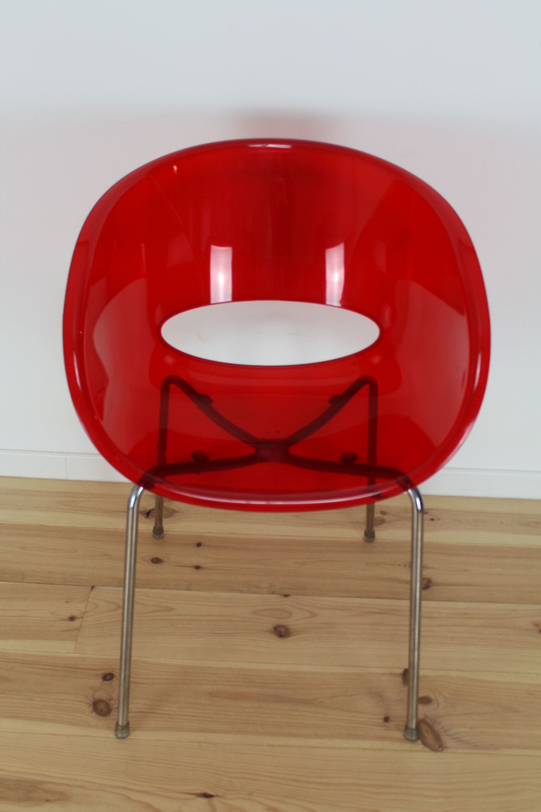 Sintesi Eye red plexiglass chair