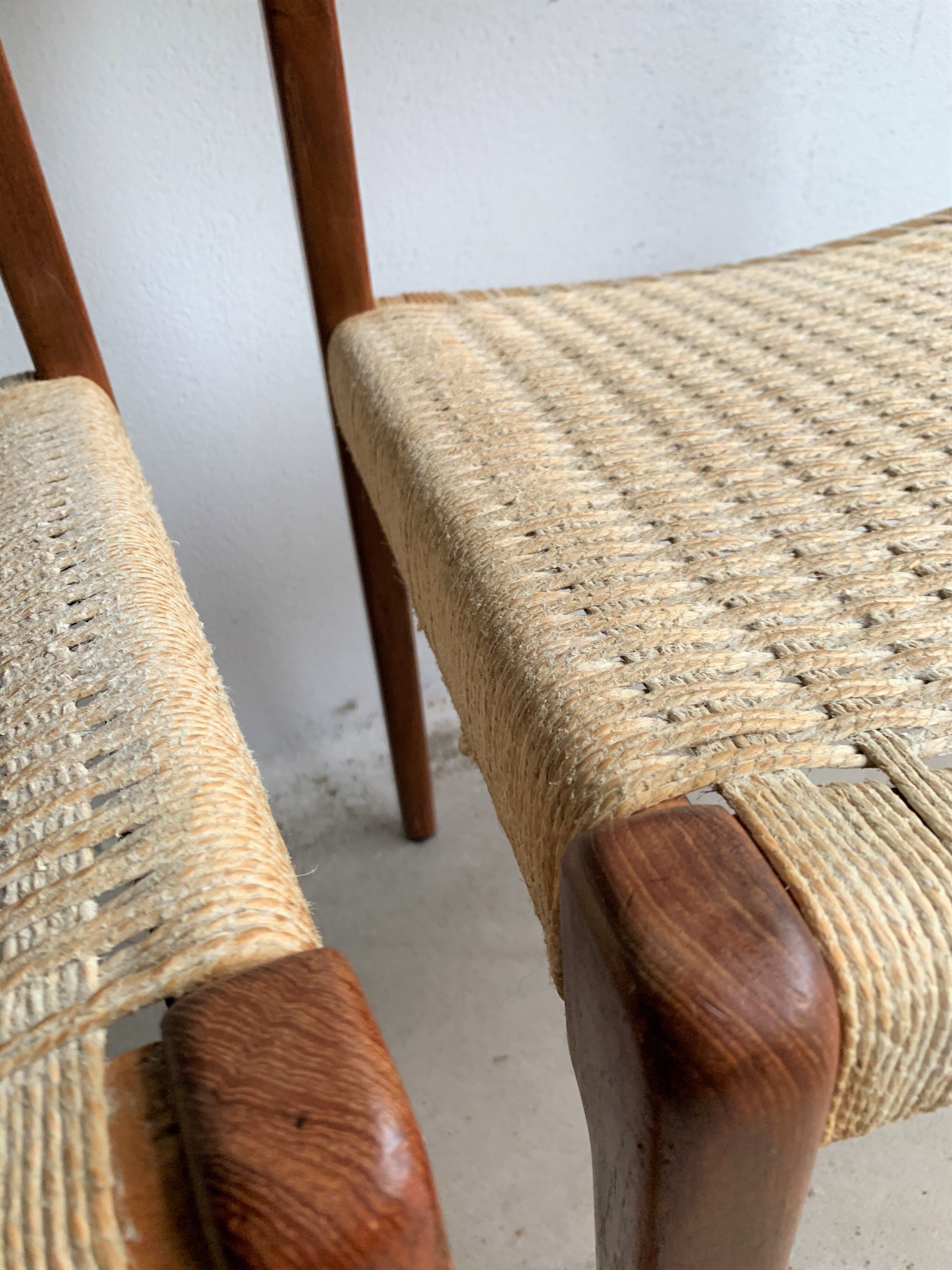 Lot de 2 chaises en teck modèle 71 de Niels Otto Møller pour J.L. Møllers, années 1950
