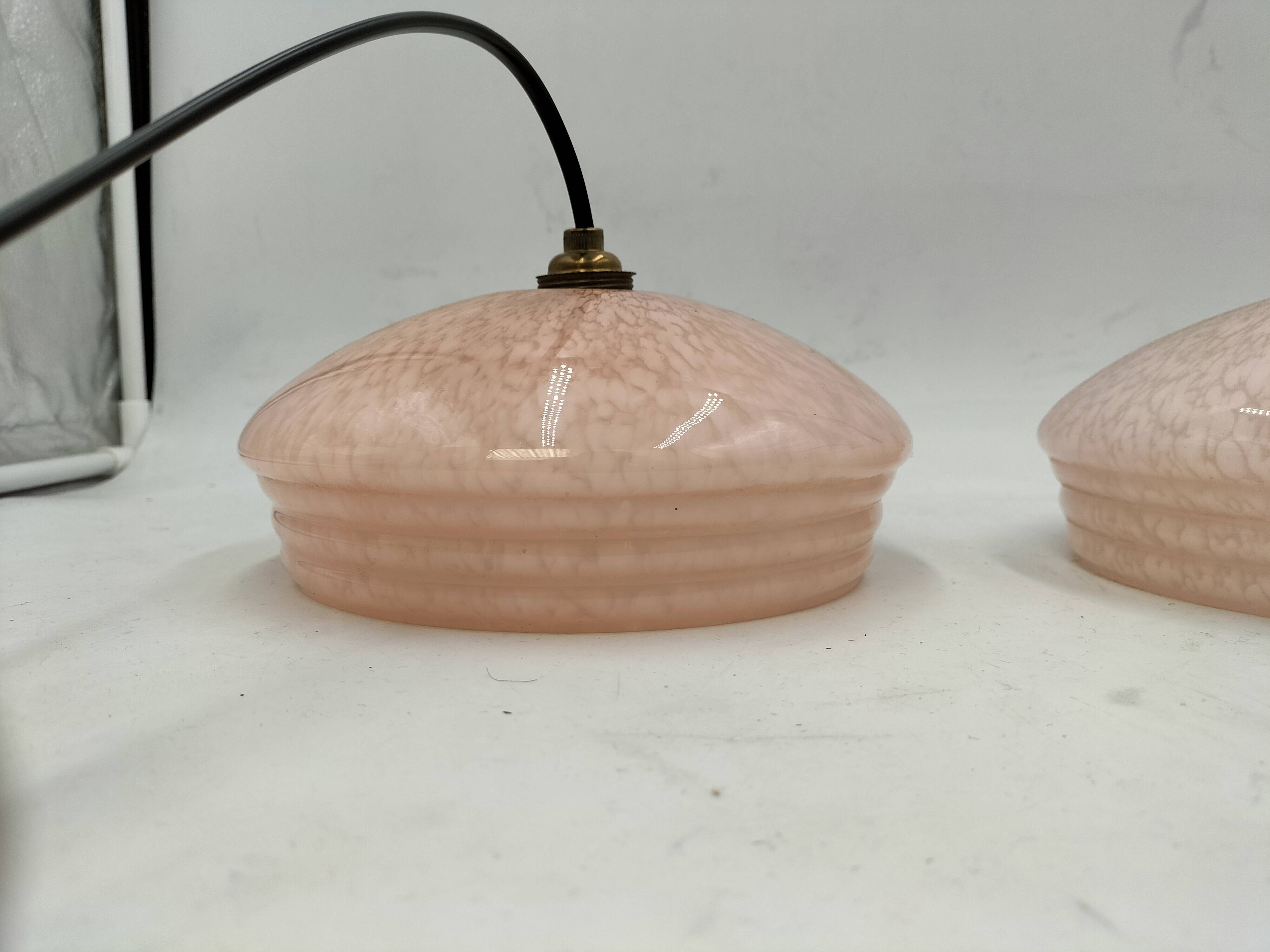 Paire de suspensions en opaline