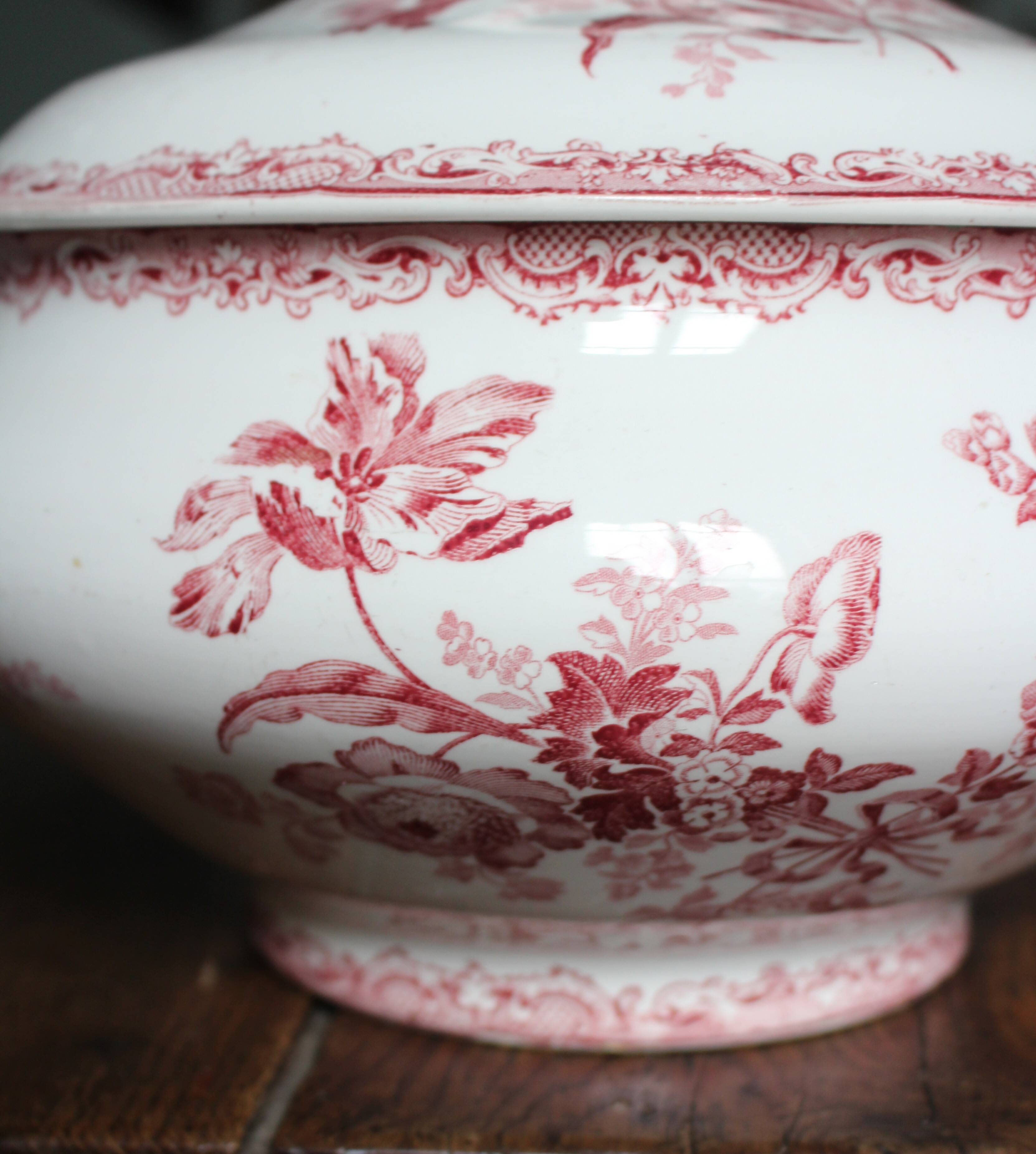 Soupière en terre de fer rose Fontanges Sarreguemines