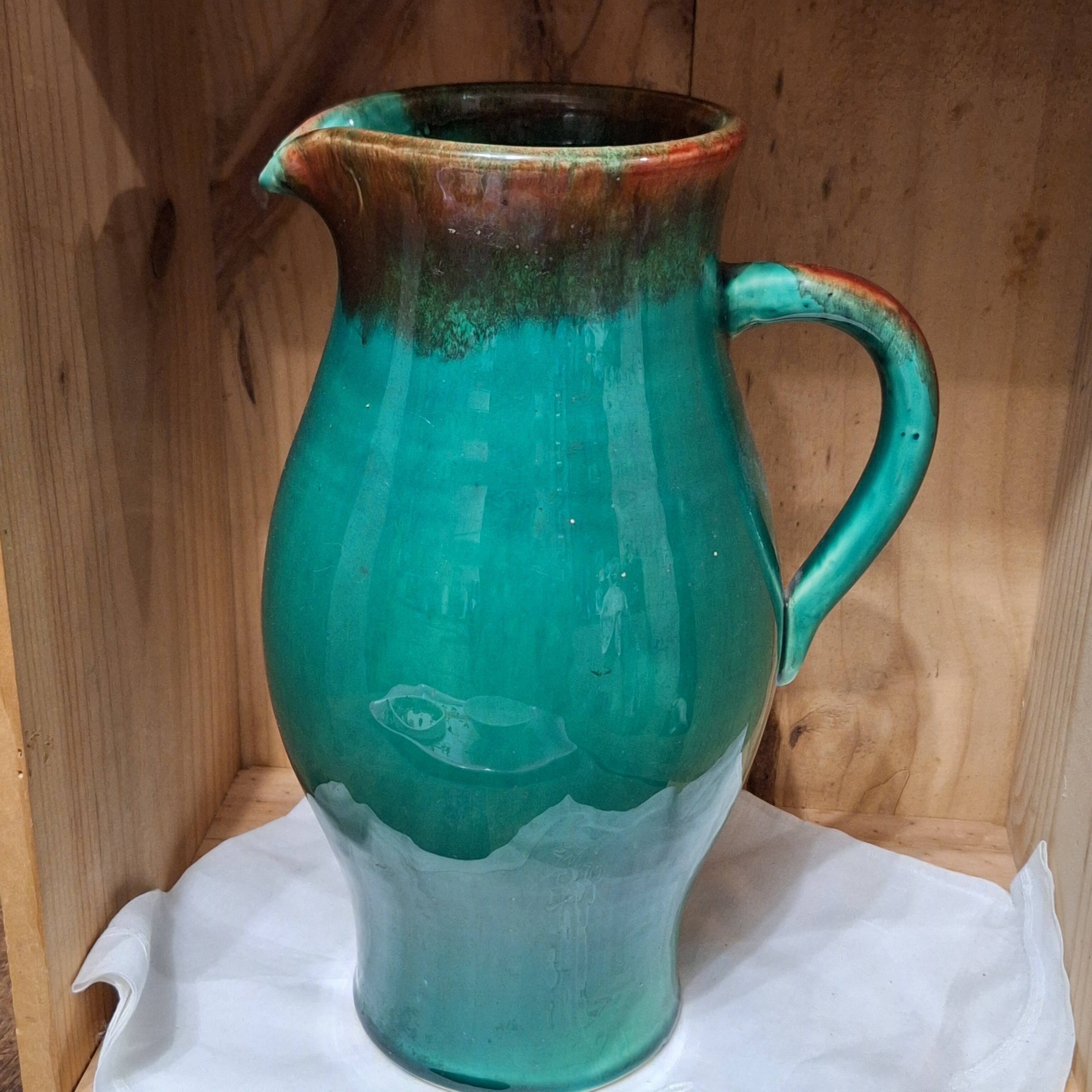 Accolay pitcher vase
