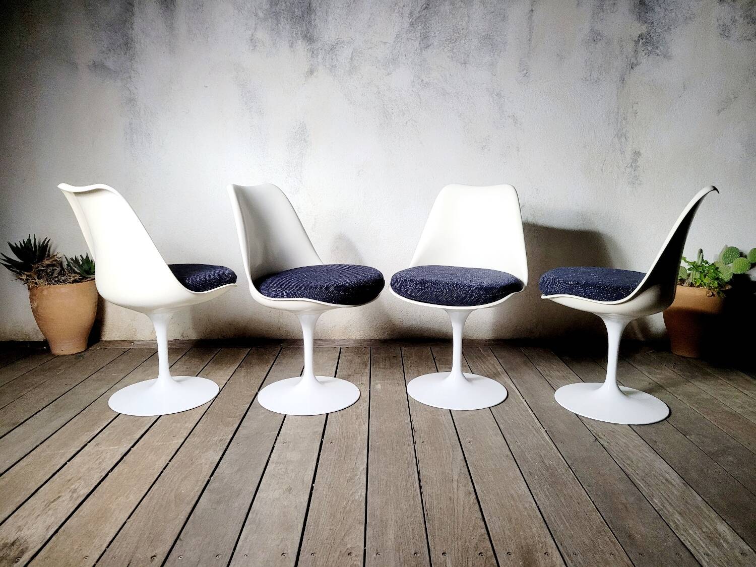 4 Knoll International tulip chairs by Eero saarinen