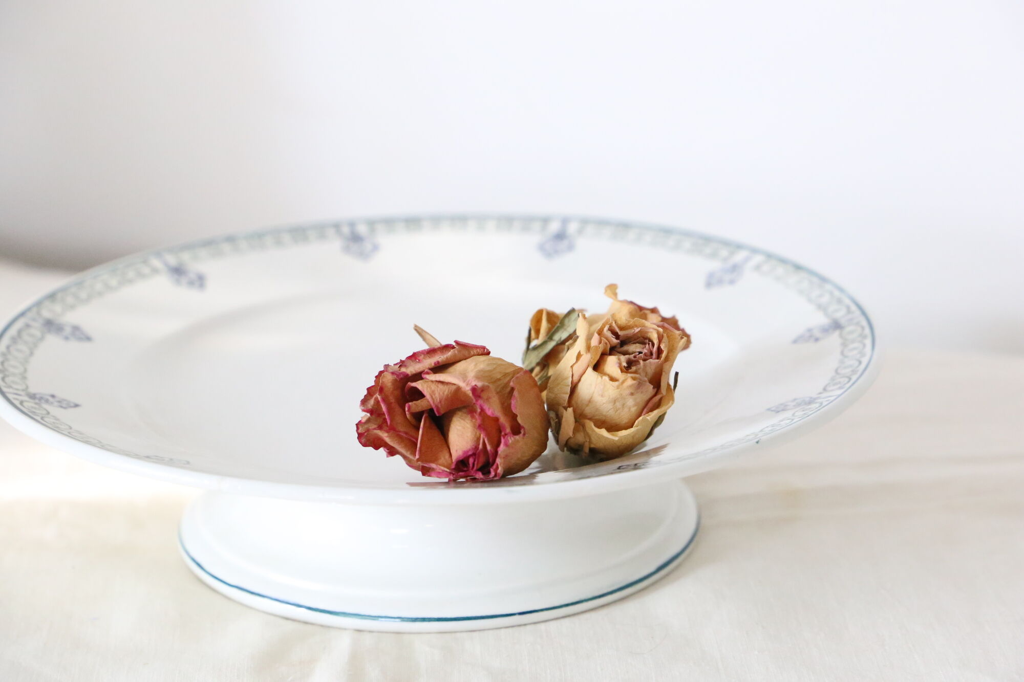 Dish on pedestal, iron earth, French manufacture, early twentieth century Copy
