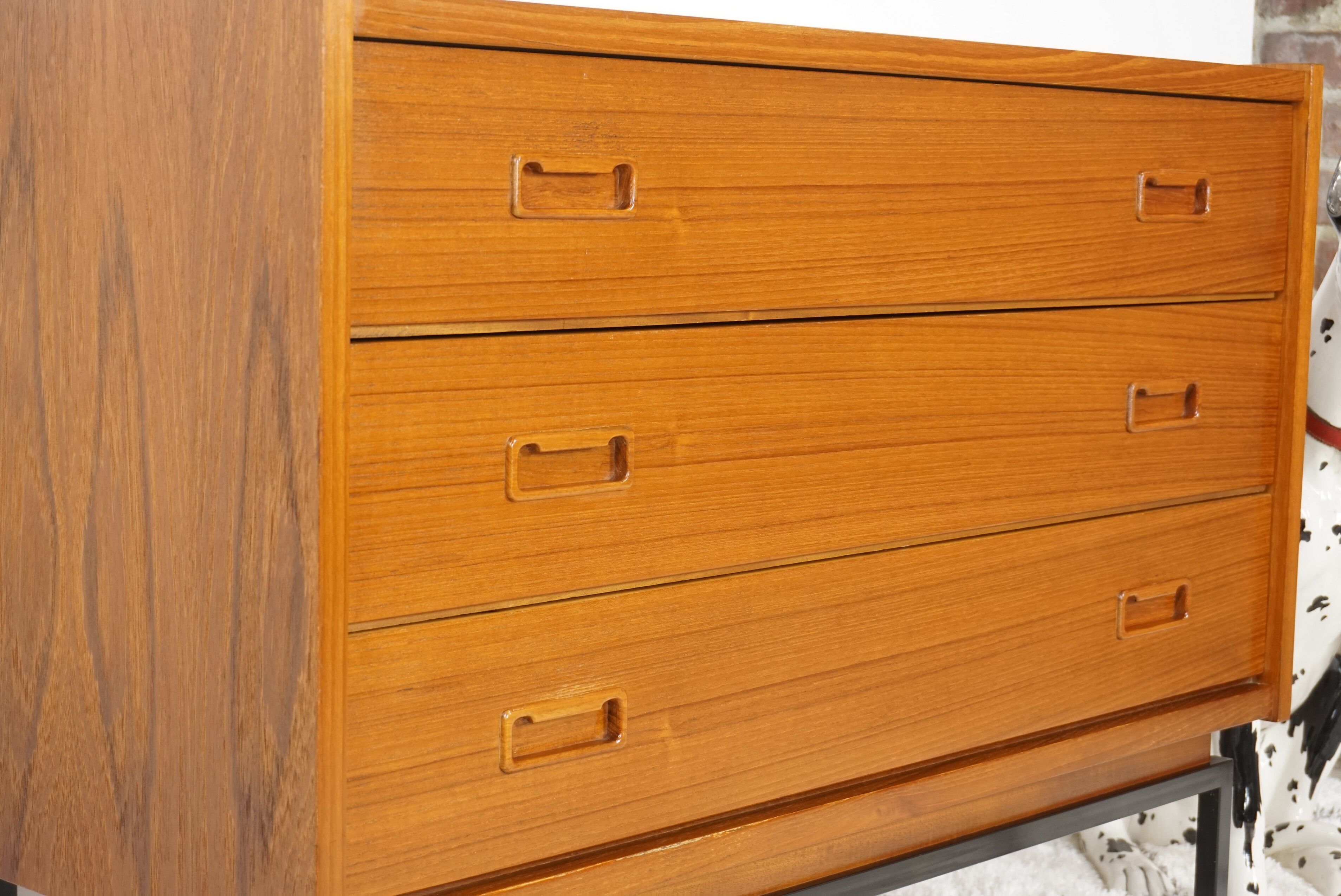 Commode en teck et métal années 60