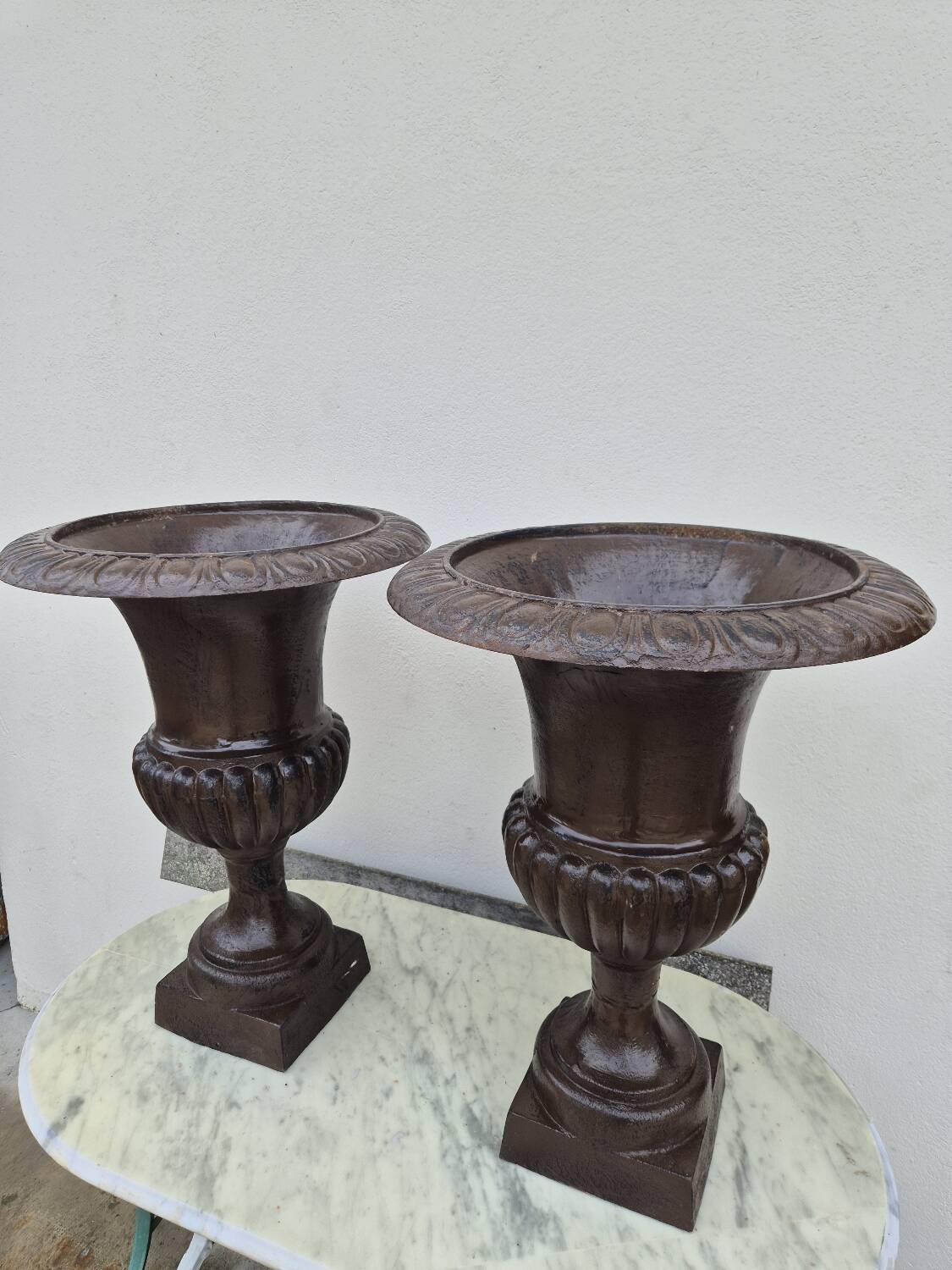 Pair of Medici cast iron vases from a bourgeois house - H73cm