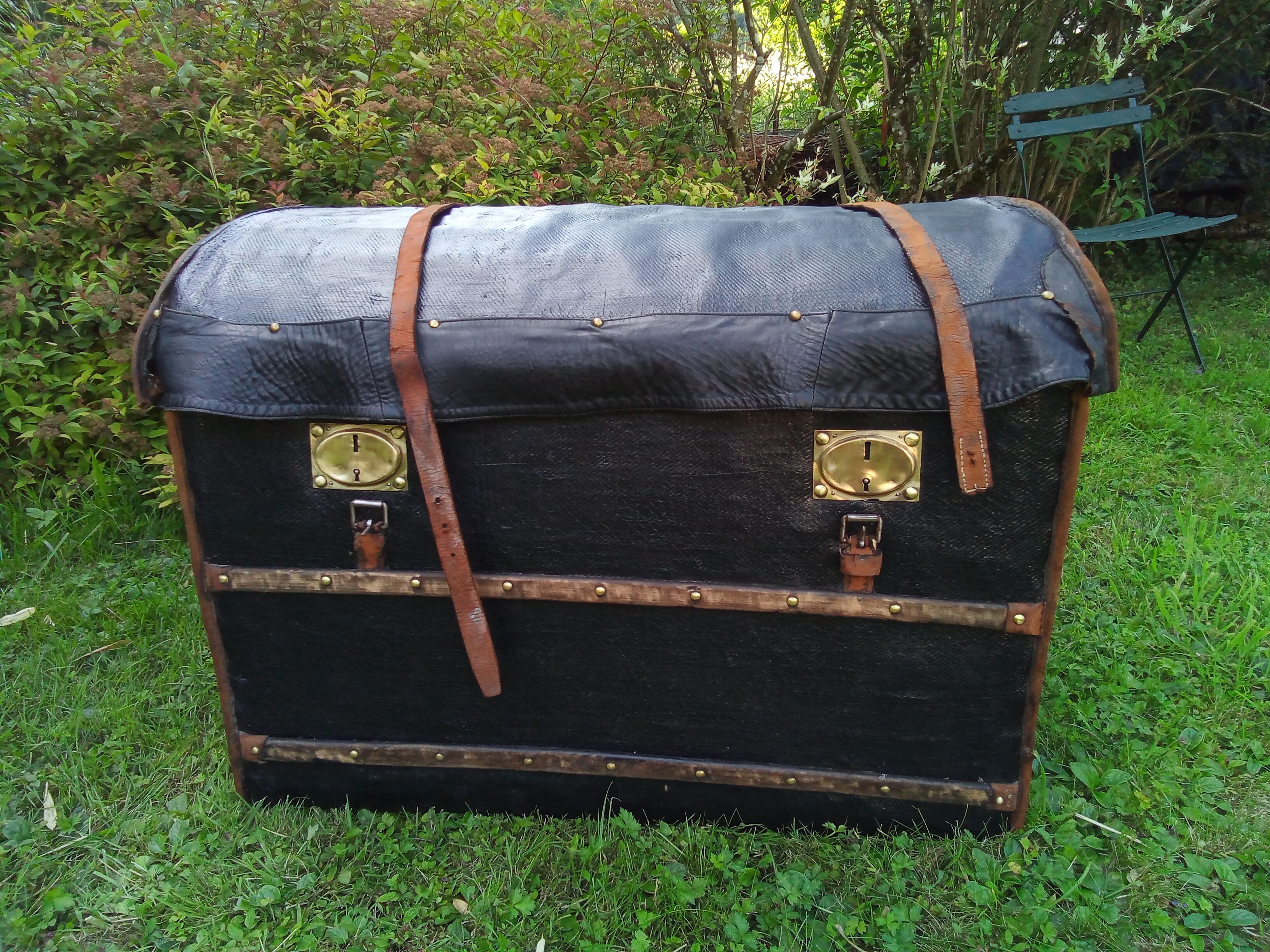 Carriage trunk leather wicker brass linen