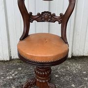 Chaise de harpiste en noyer massif milieu 19ème