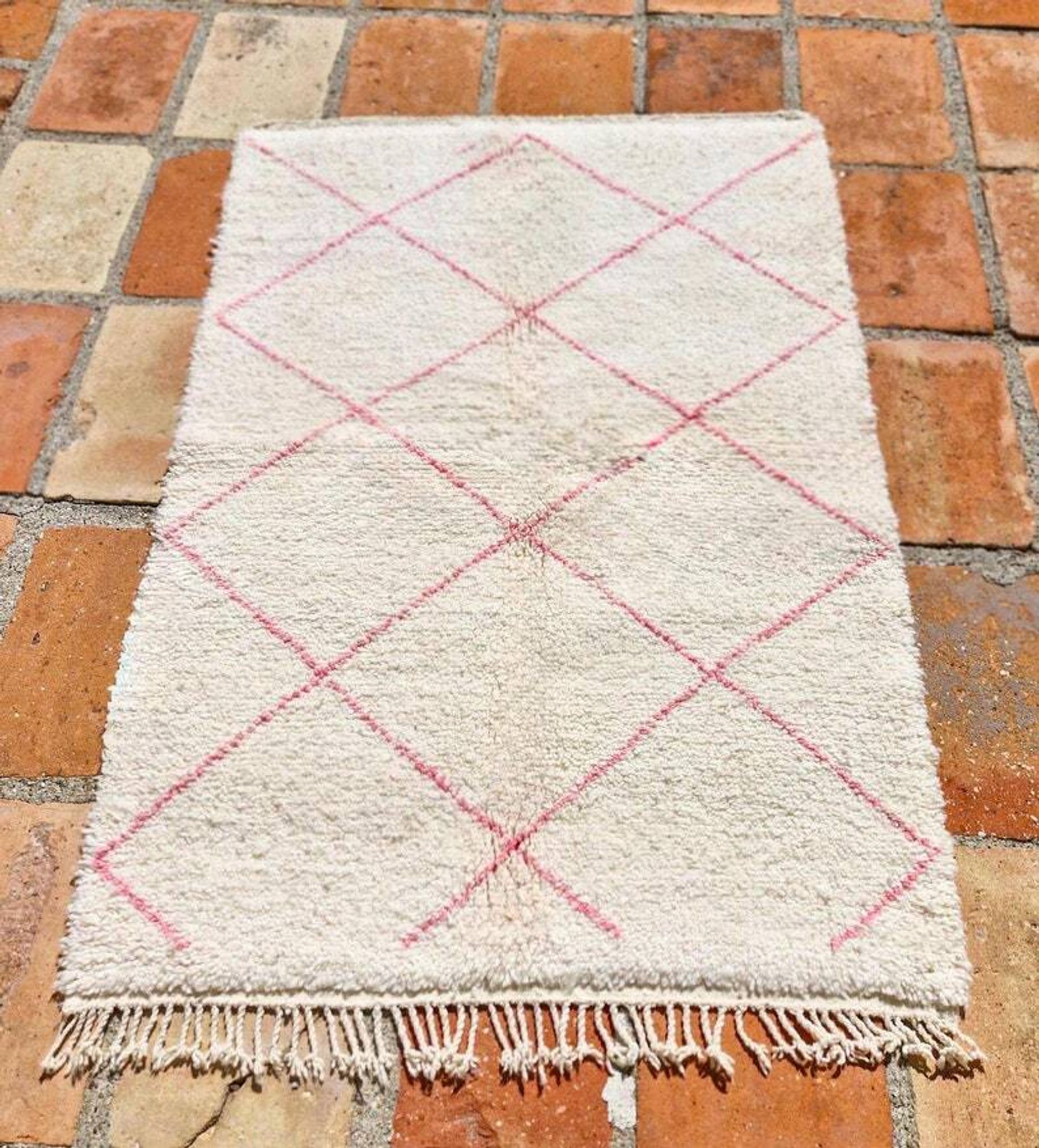 Handmade Moroccan rug 250cm x 150cm