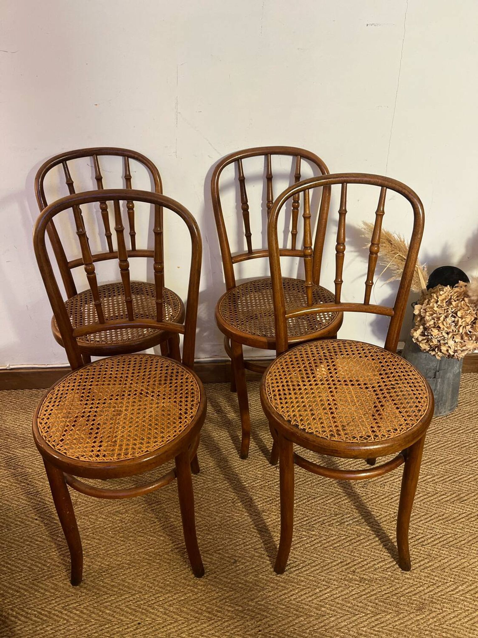 Set of 4 vintage Fischel bistro chairs in curved wood and cane