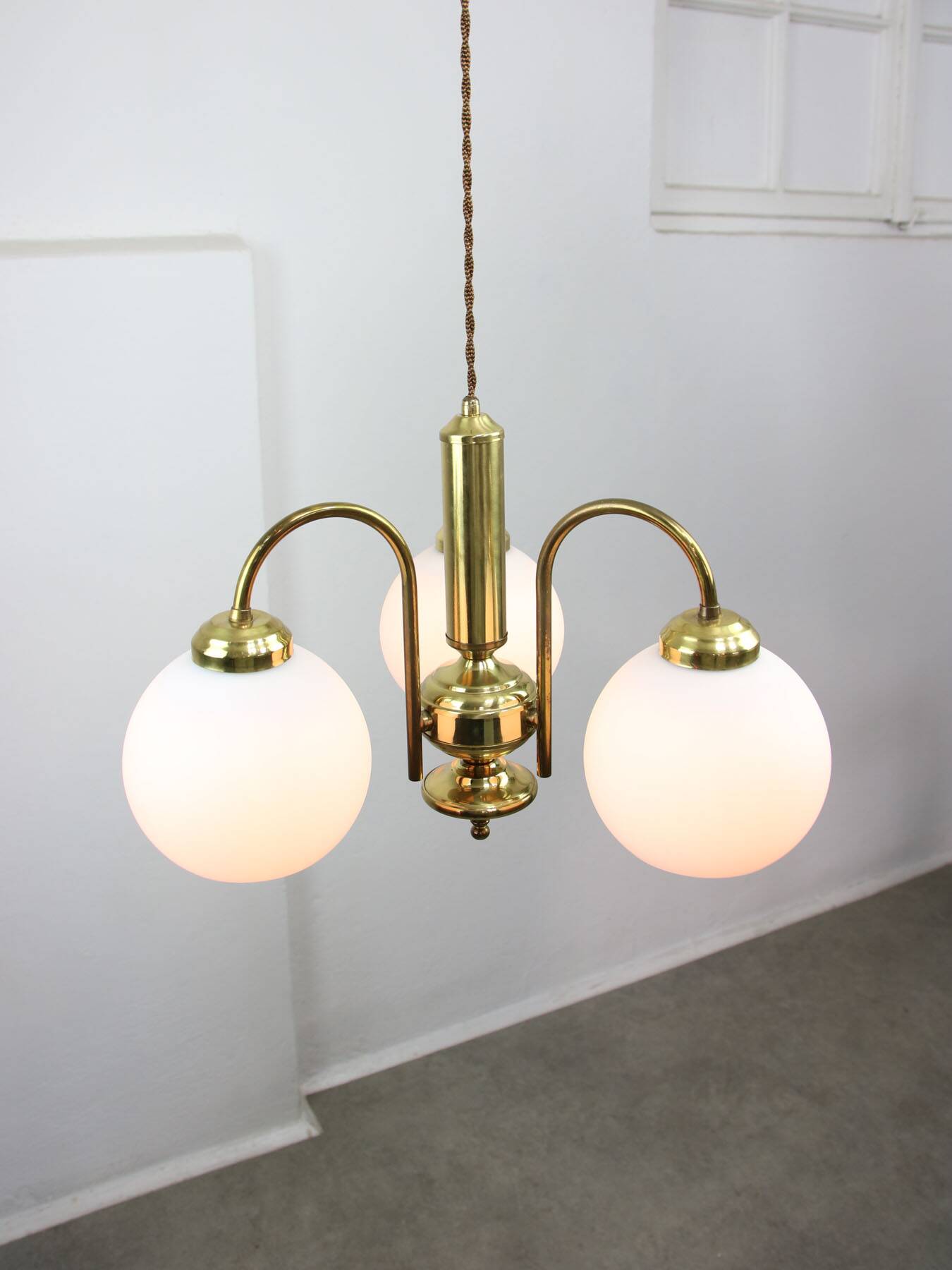 Lustre Mid-Century en Laiton et Opaline, Italie