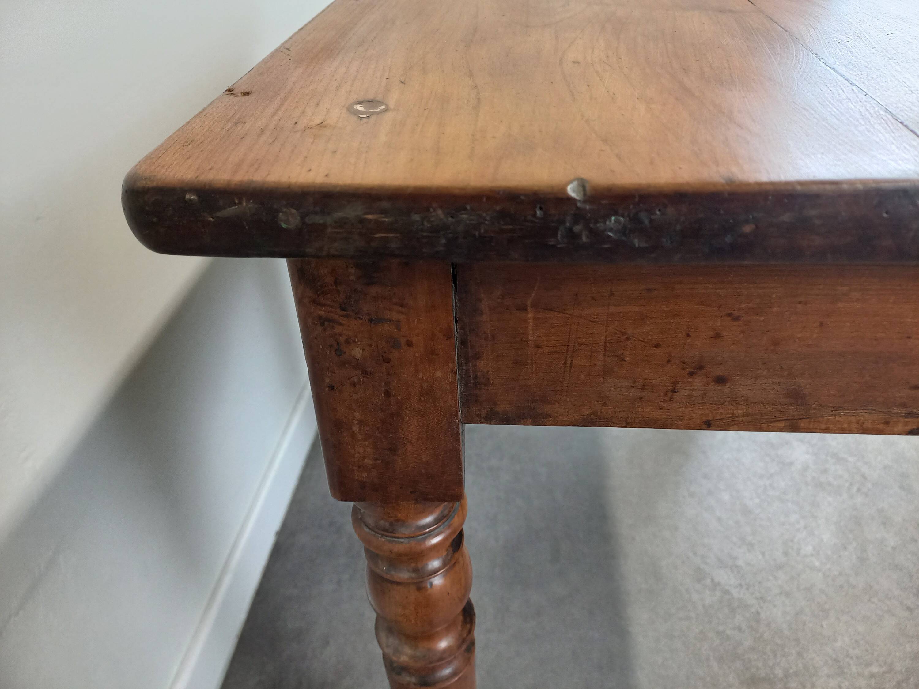 Table bistrot en noyer