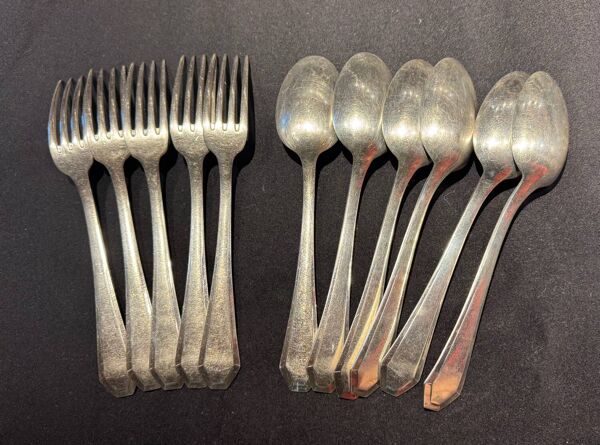 Lot de 11 couverts anciens – Saglier Frères & Cie, orfèvres à Paris