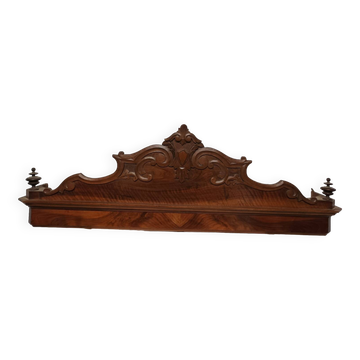 Fronton sculpté en bois massif