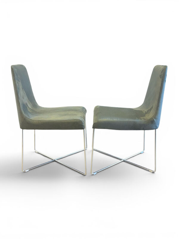 Chaises design Ligne Roset - So par Soda design - velours vert ni