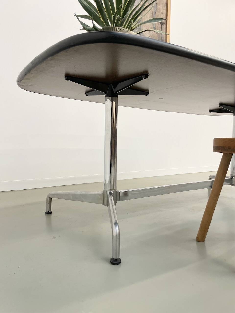 Giancarlo Piretti conference table