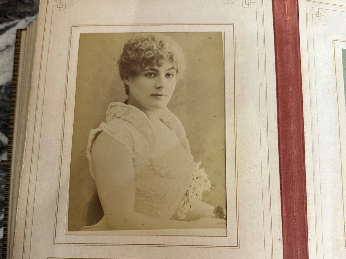 Collection of 39 photographs of singers, actresses, and gymnasts between 1870 and 1880.