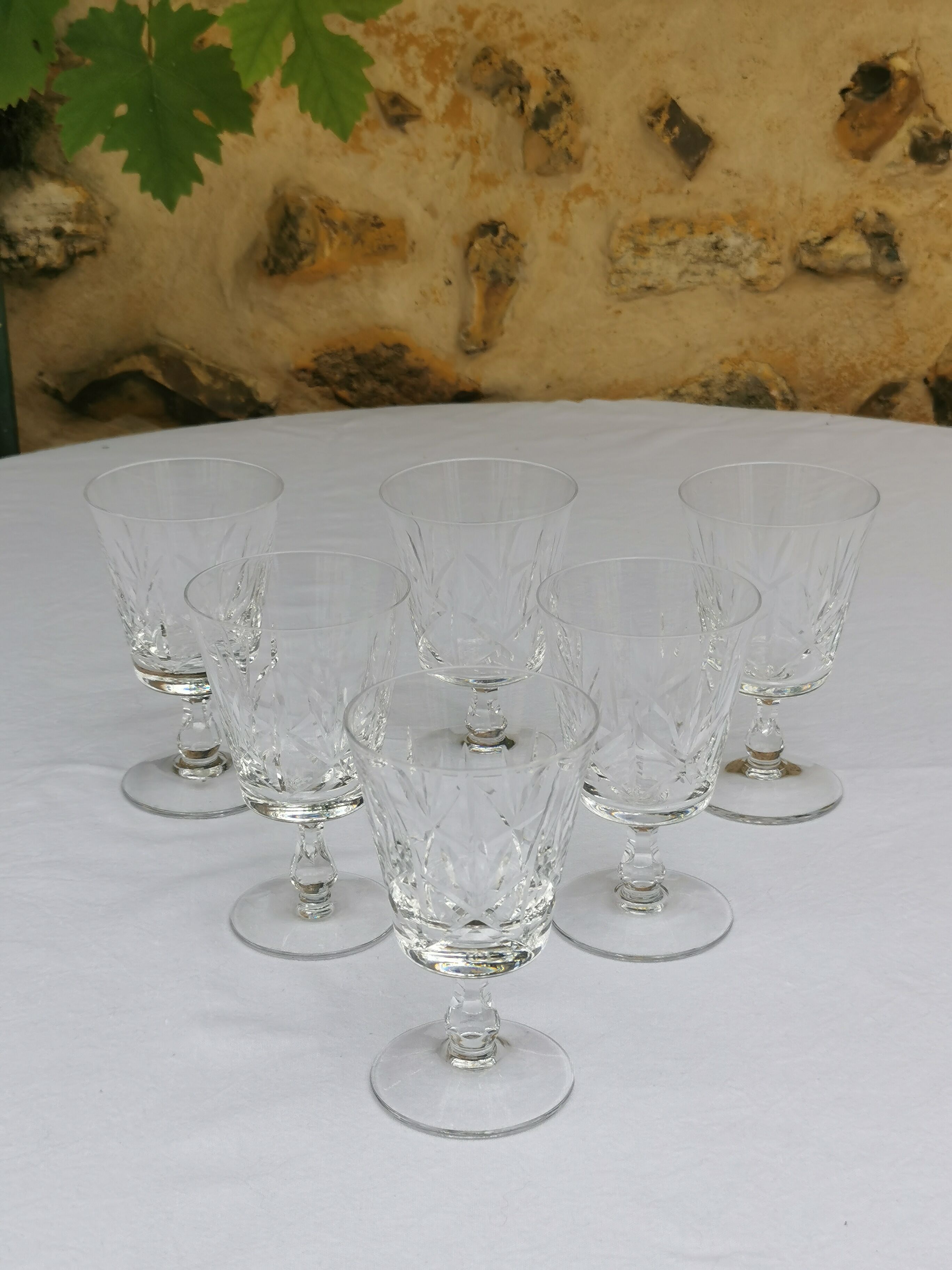 Service crystal glasses and decanters
