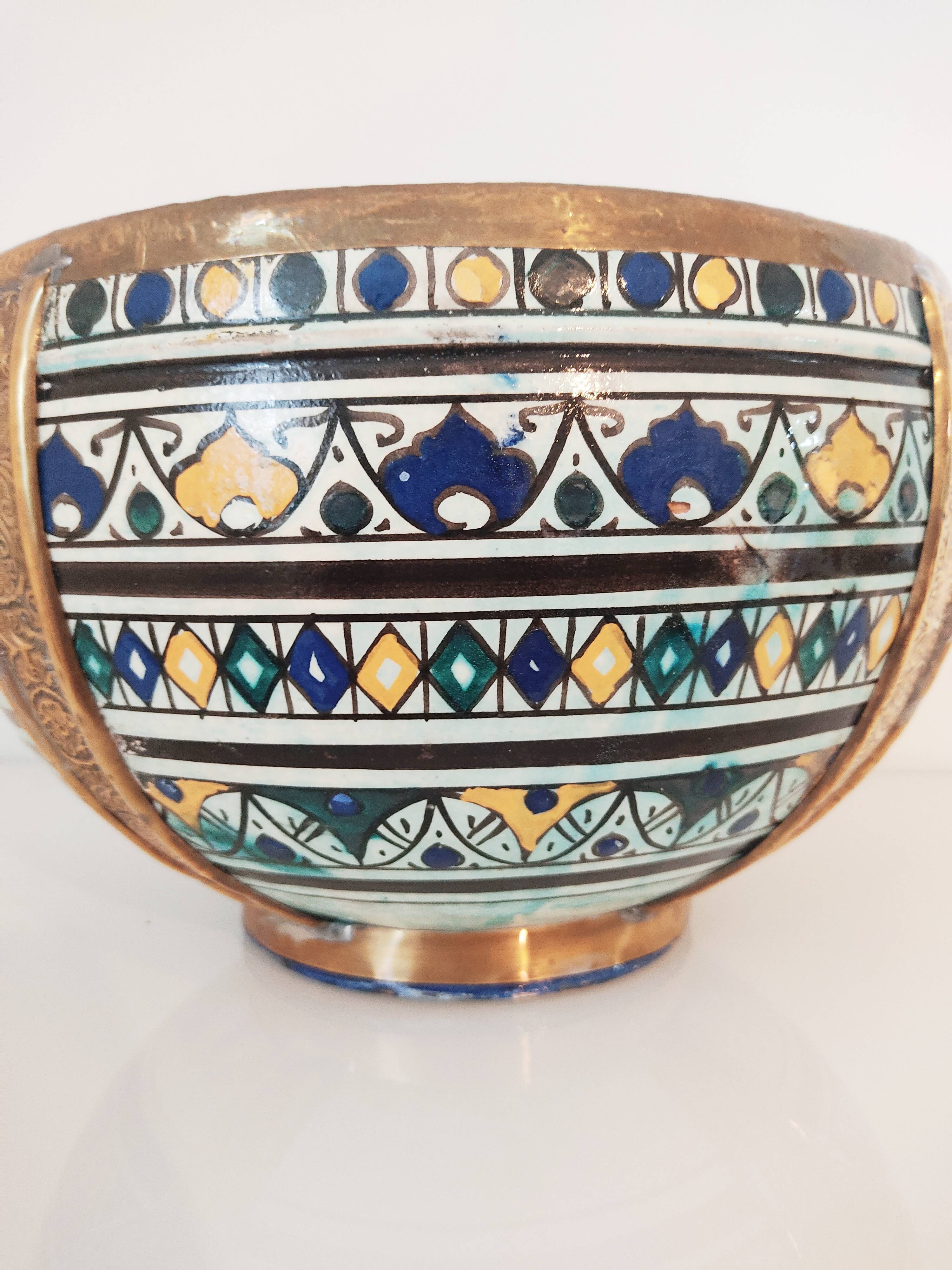 Cache pottery pot serghini safi morocco