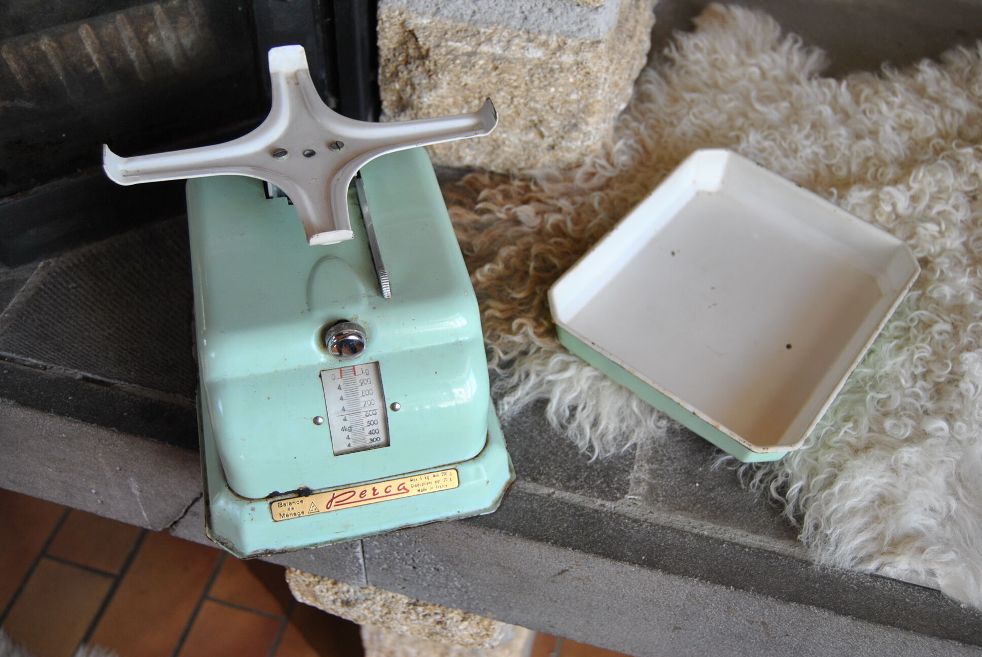 Household scale in water green metal Perca 50s