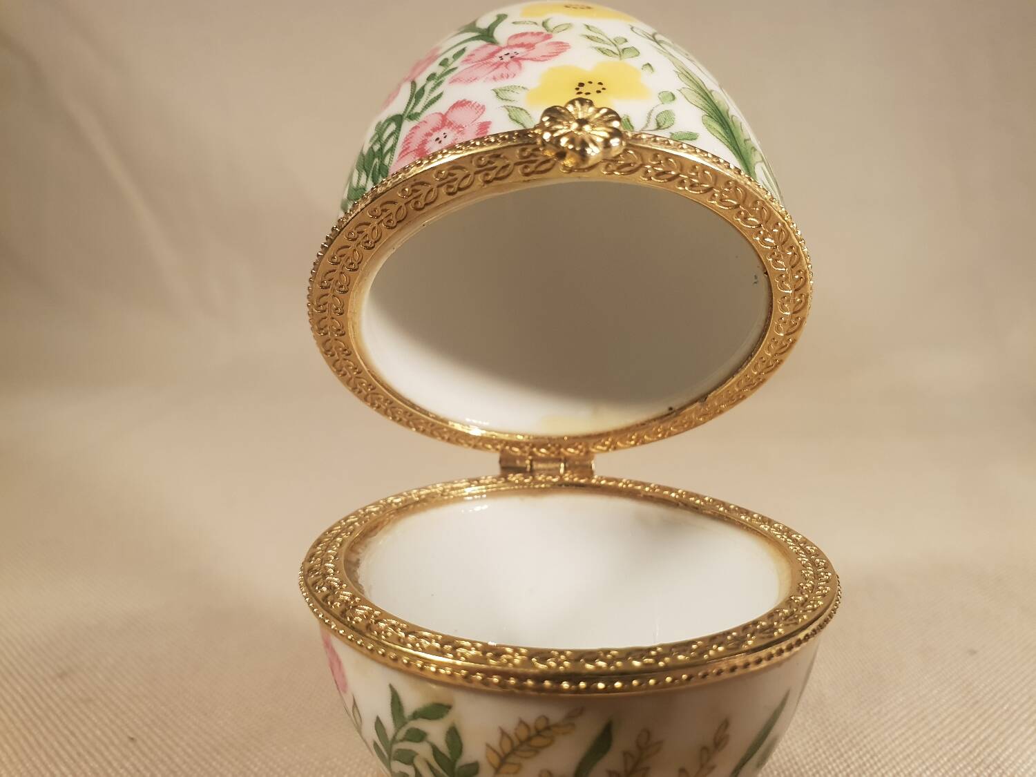 Egg jewelry box