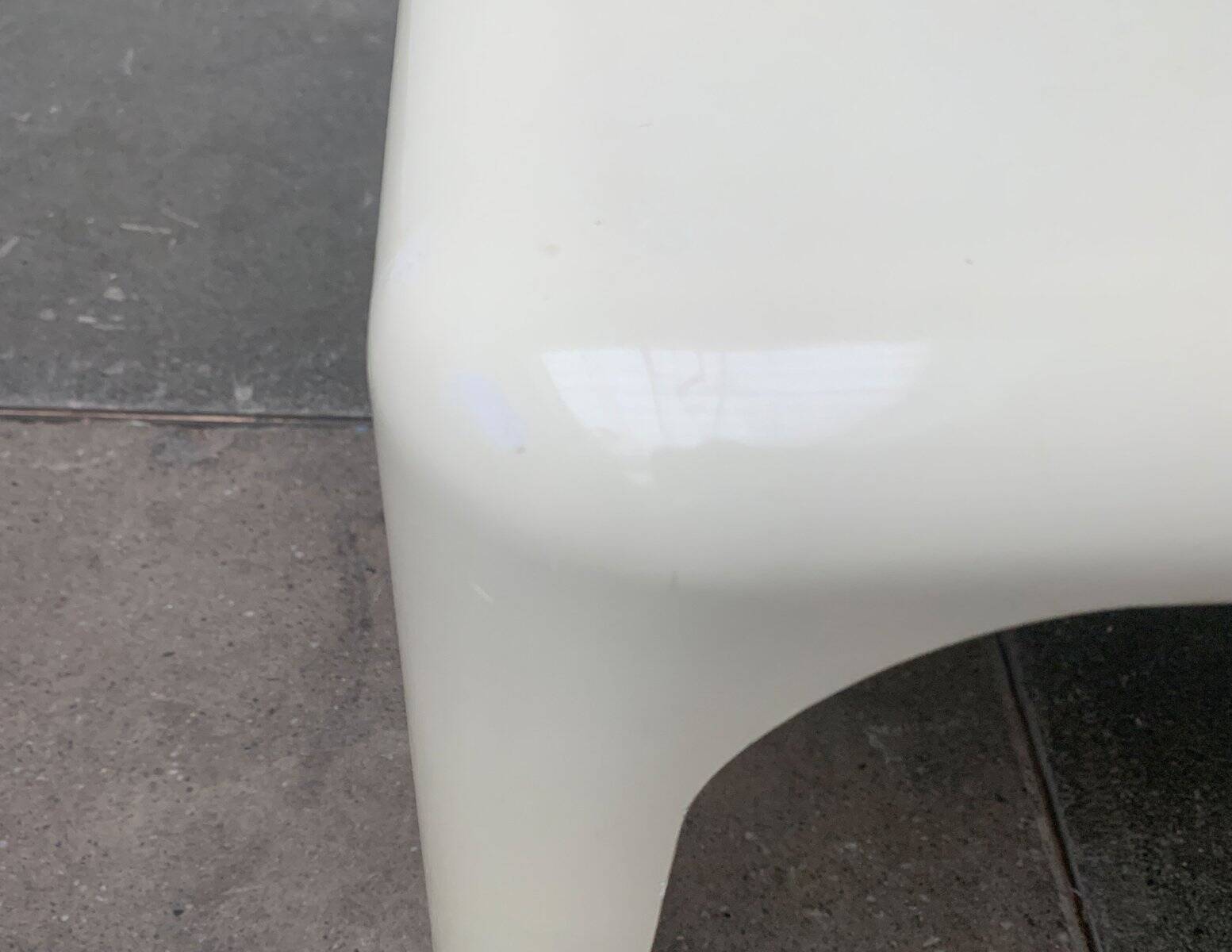 Demetrio lounge coffee table from the Italian space age of the mid-century by Vico Magistretti for Artemide.