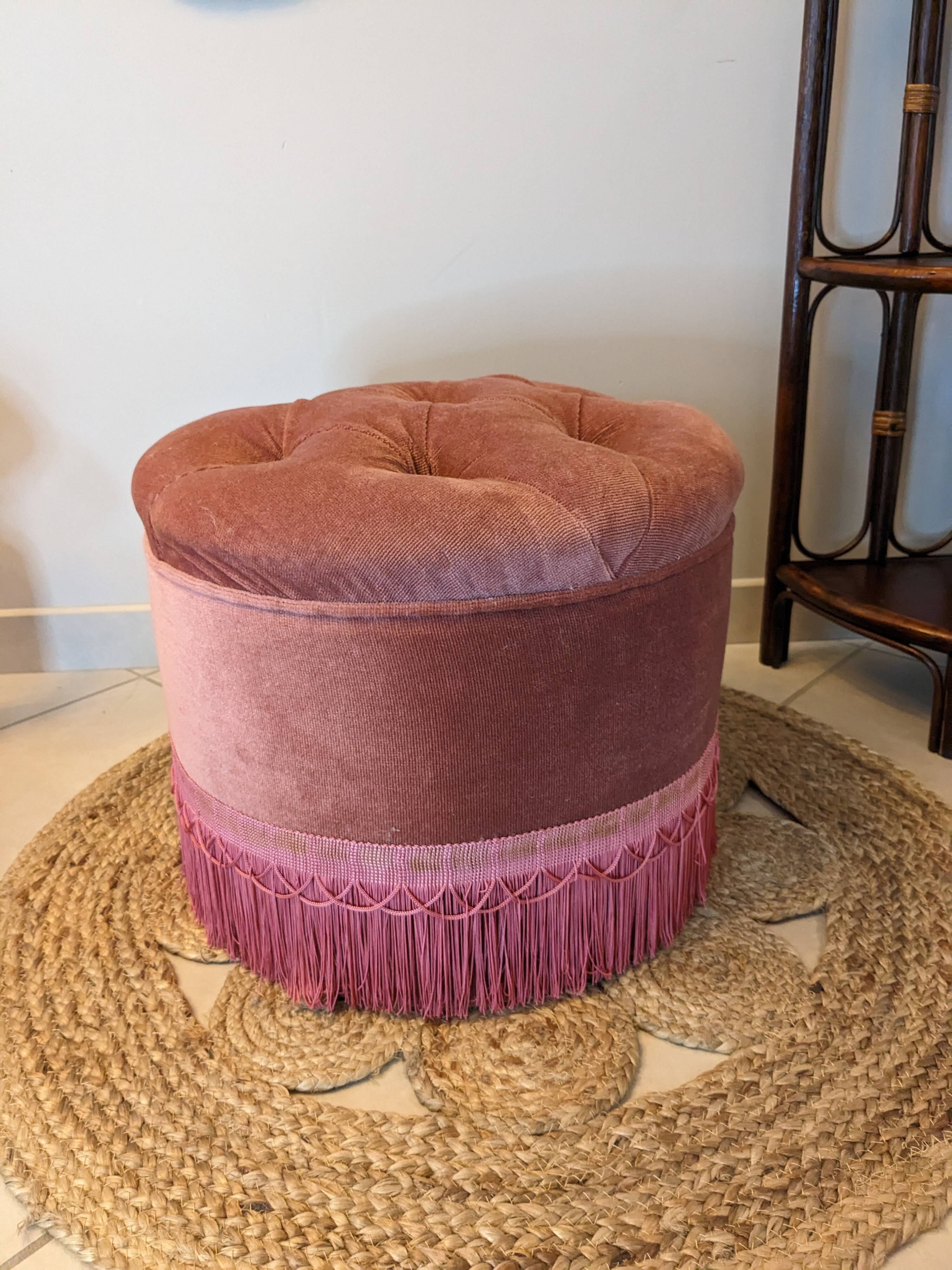 Pouf or footrest in pink velvet with fringes