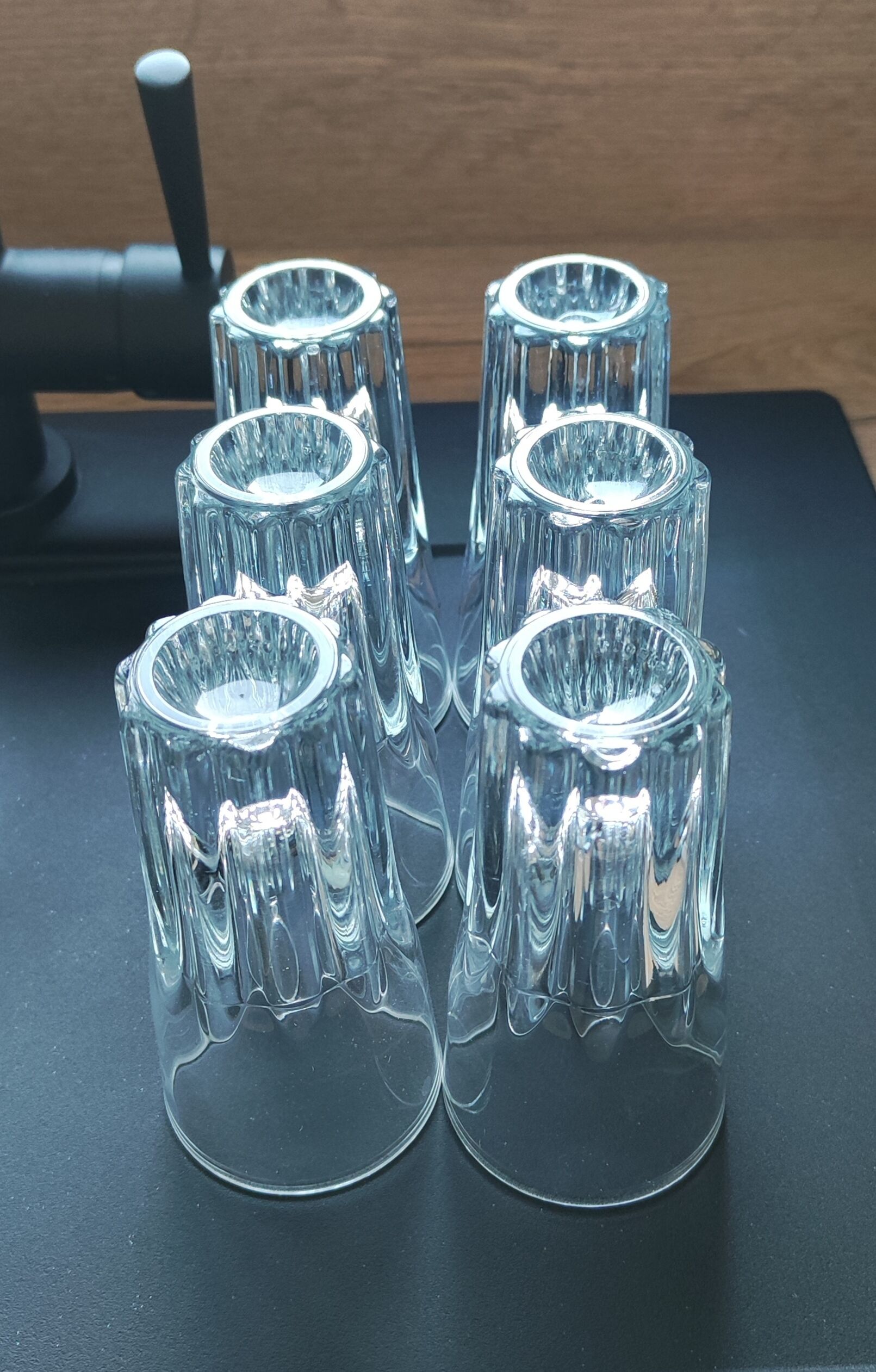 6 elegant and thick Susa glasses of approximately 16 cl