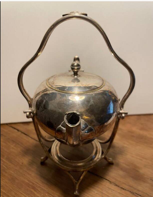 Cailar Bayard teapot with burner