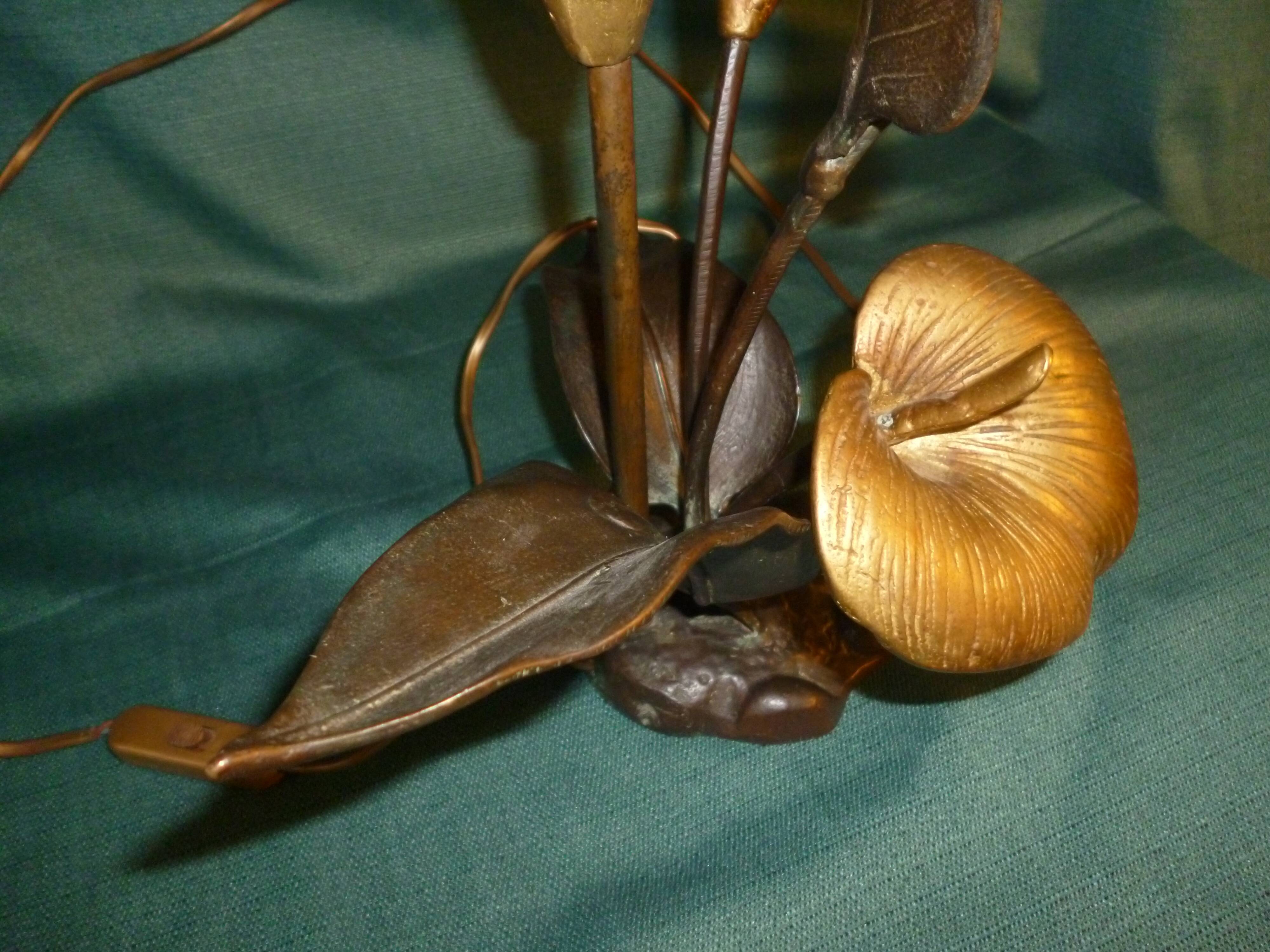 Bronze lamp with arum flowers
